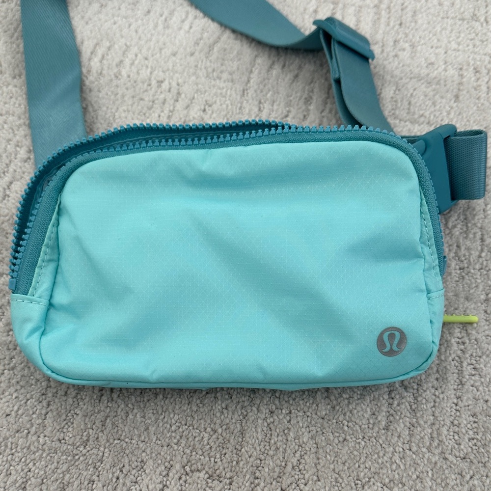lululemon athletica Teal Crossbody Bag - Picture 2 of 4
